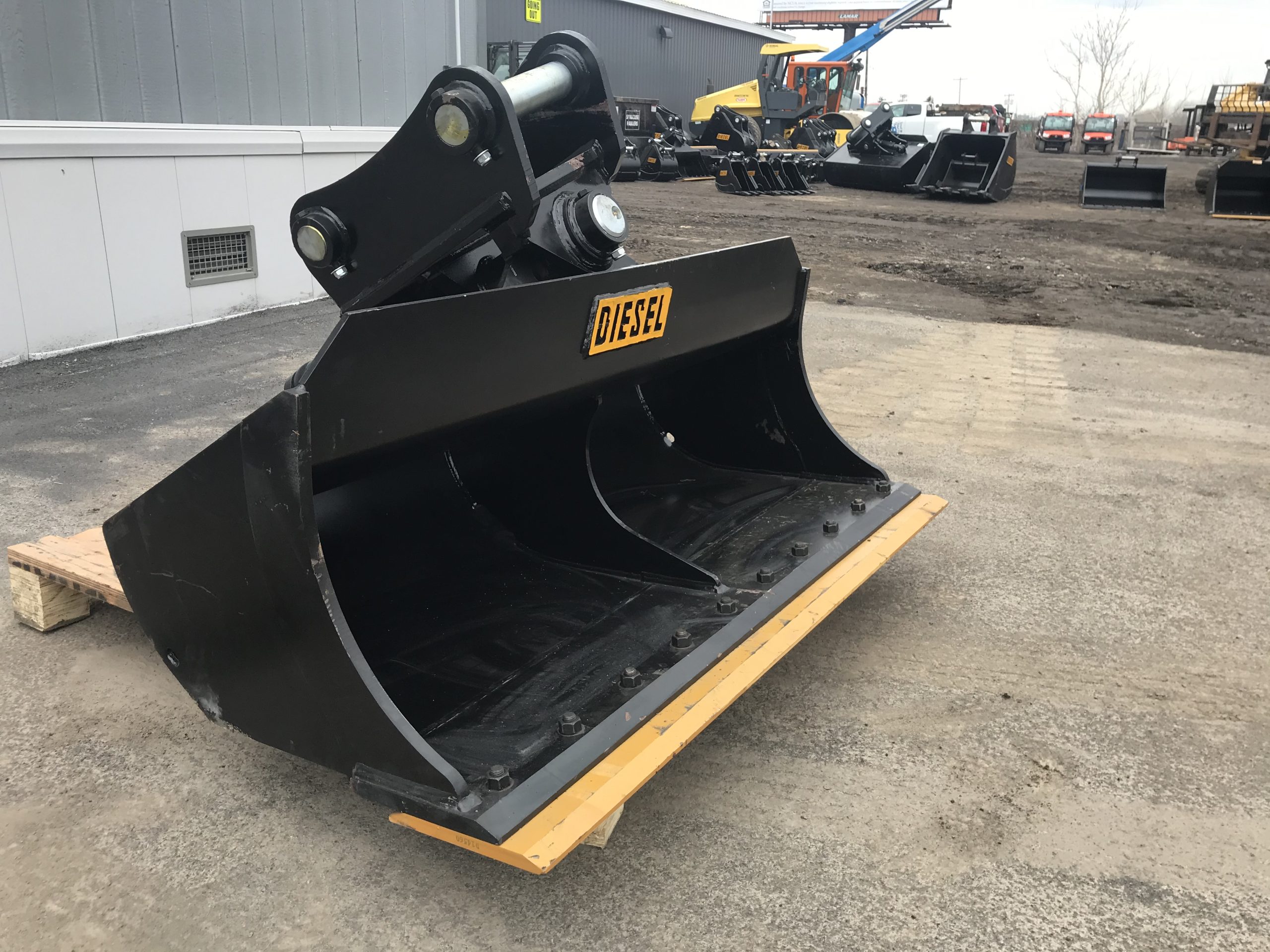 60'' Tilt Ditch Bucket BOCE for 140CL Excavator with 65mm pins - Image 10