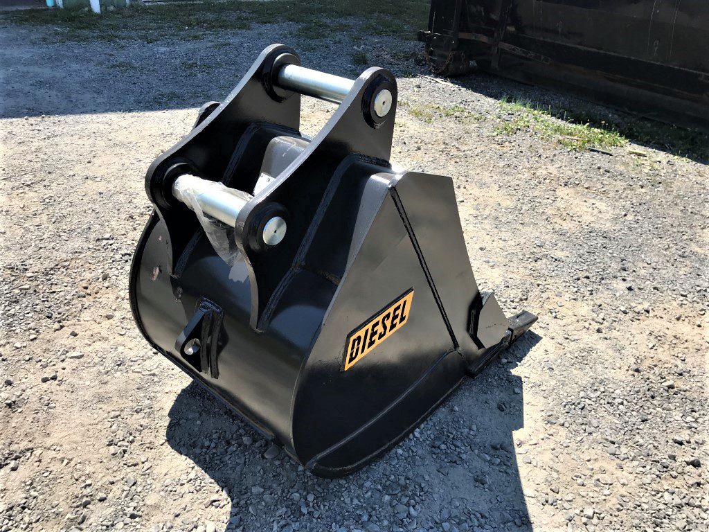 30" HD Tooth Bucket for 140CL Excavator with 65mm pins - Image 5