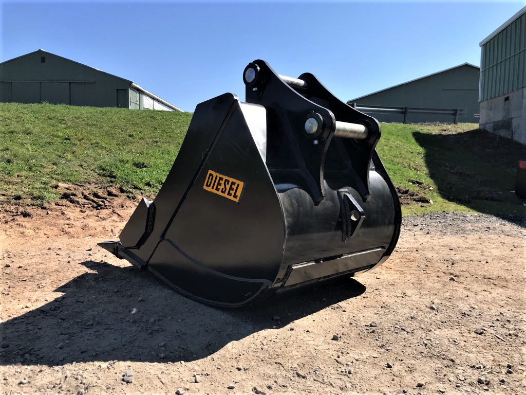 42'' HD Tooth Bucket for 170CL Excavator with 70mm pins - Image 4