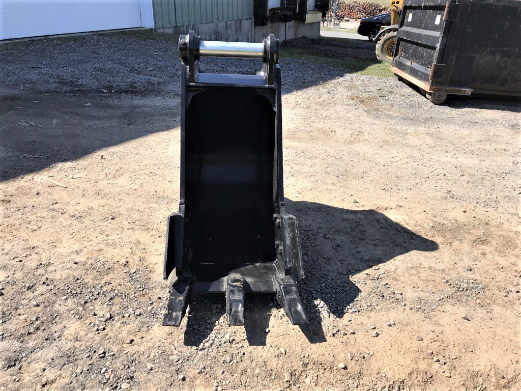 24'' HD Tooth Bucket for 220CL Excavator with 80mm pins - Image 8