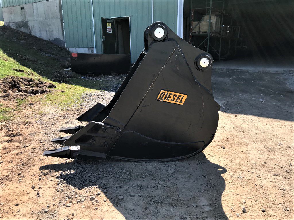 24'' HD Tooth Bucket for 220CL Excavator with 80mm pins - Image 2