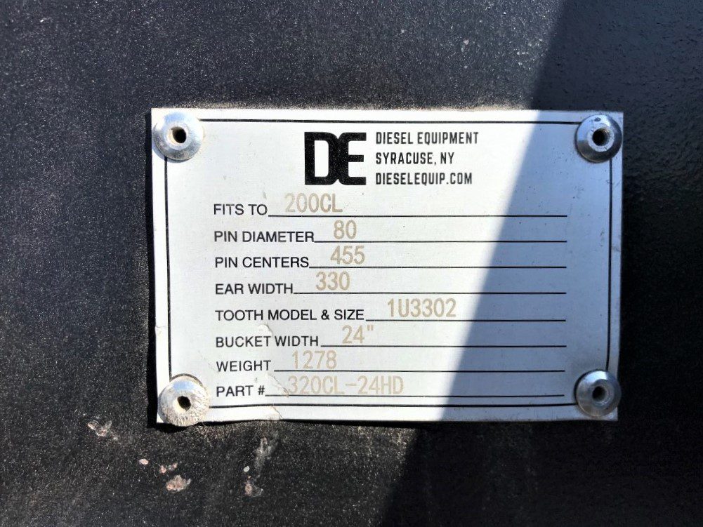 24'' HD Tooth Bucket for 220CL Excavator with 80mm pins - Image 9