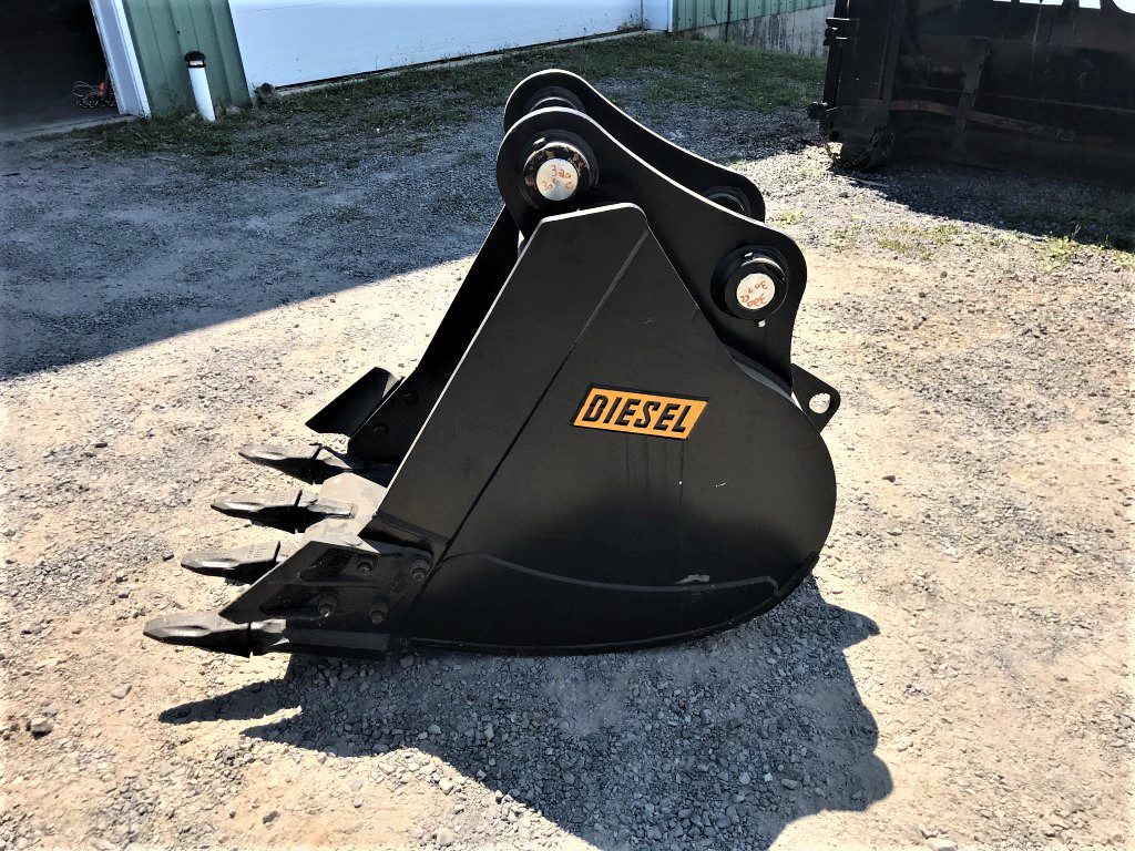30" HD Tooth Bucket for 220CL Excavator with 80mm pins - Image 2