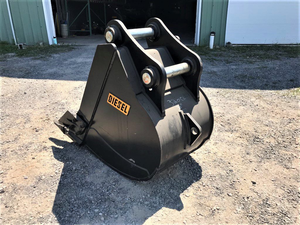 30" HD Tooth Bucket for 220CL Excavator with 80mm pins - Image 3