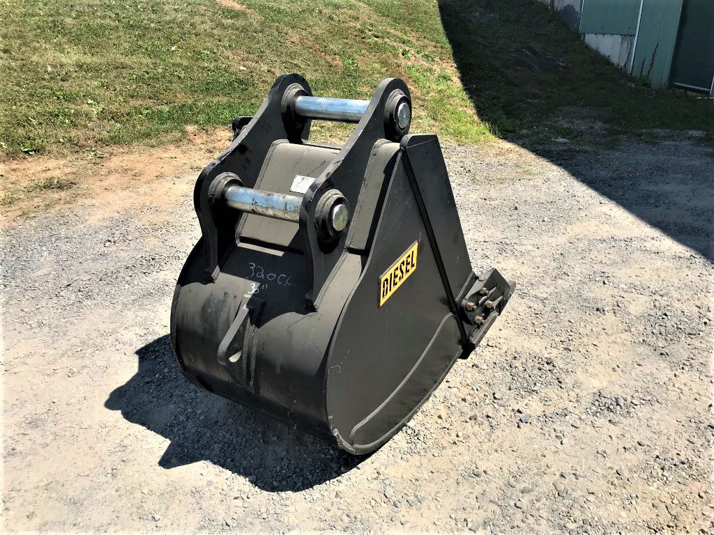 30" HD Tooth Bucket for 220CL Excavator with 80mm pins - Image 5