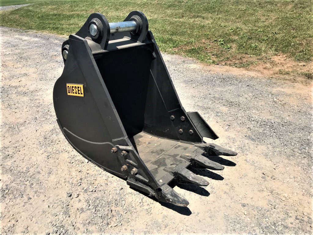 30" HD Tooth Bucket for 220CL Excavator with 80mm pins - Image 7