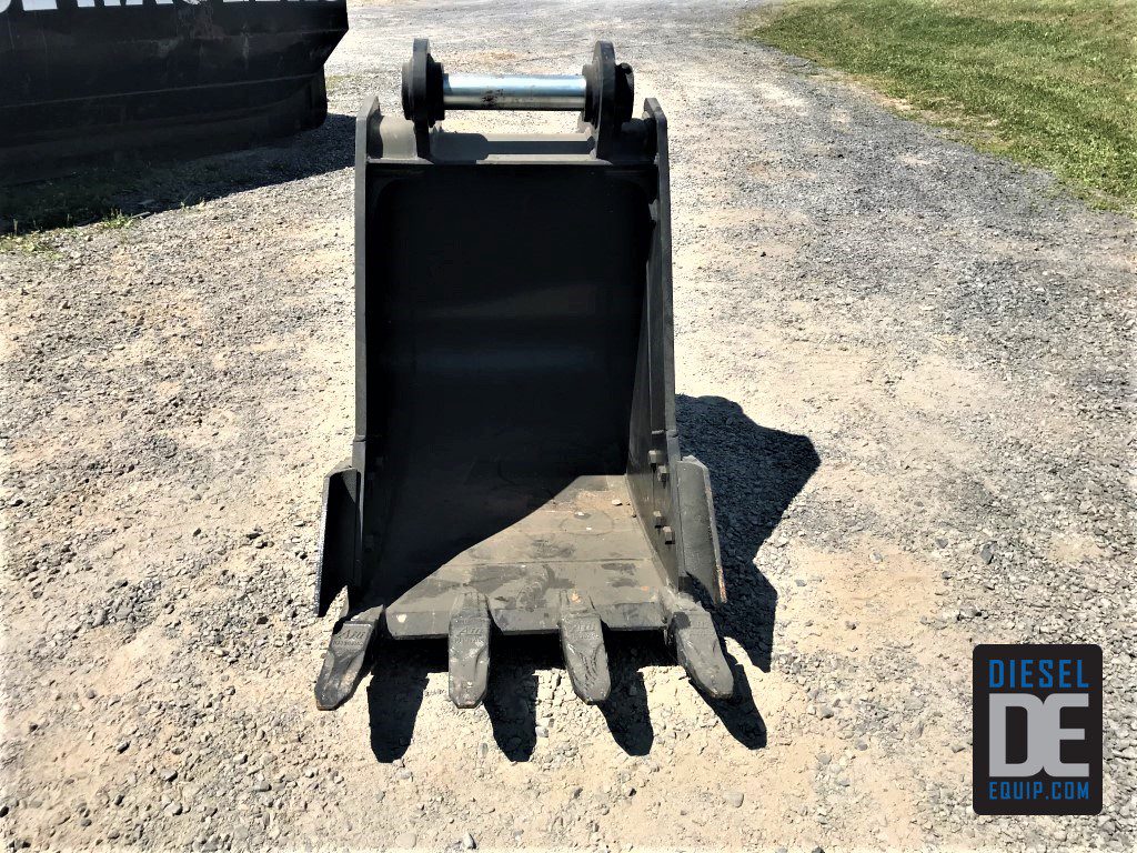 30" HD Tooth Bucket for 220CL Excavator with 80mm pins - Image 8