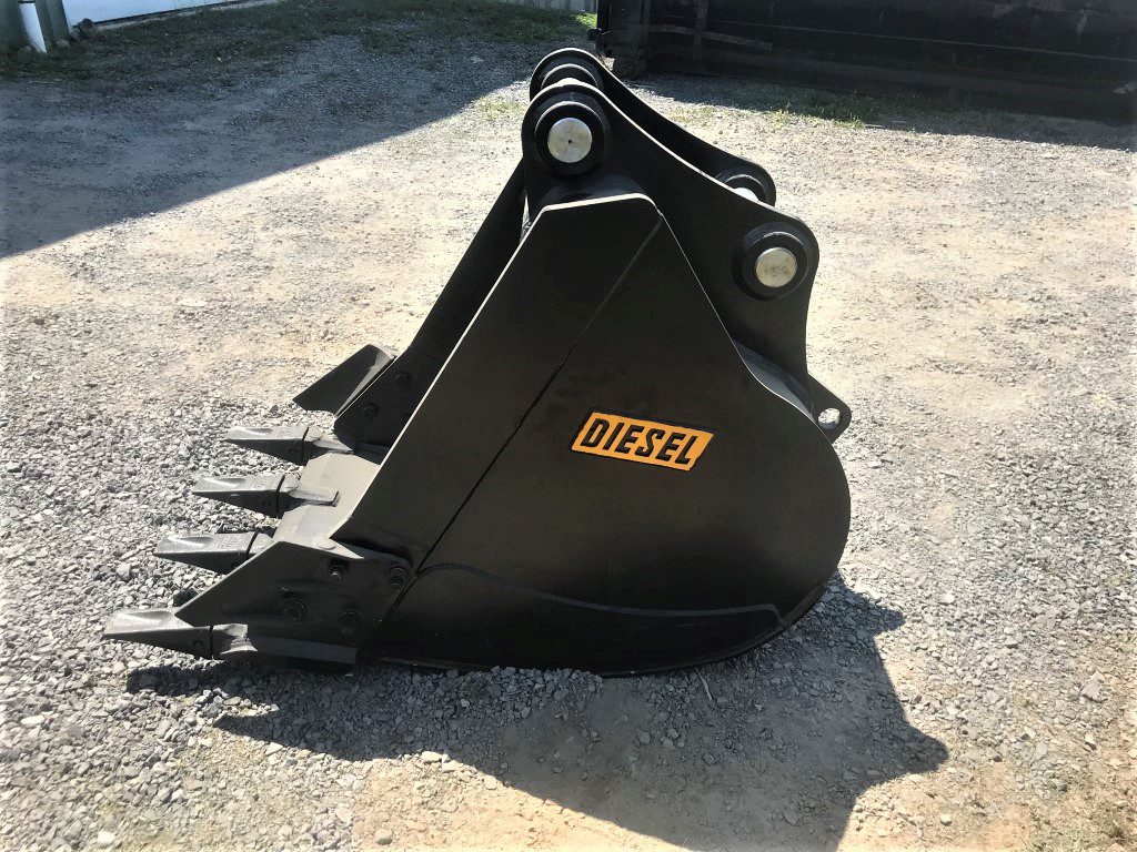 36'' HD Tooth Bucket for 220CL Excavator with 80mm pins - Image 2