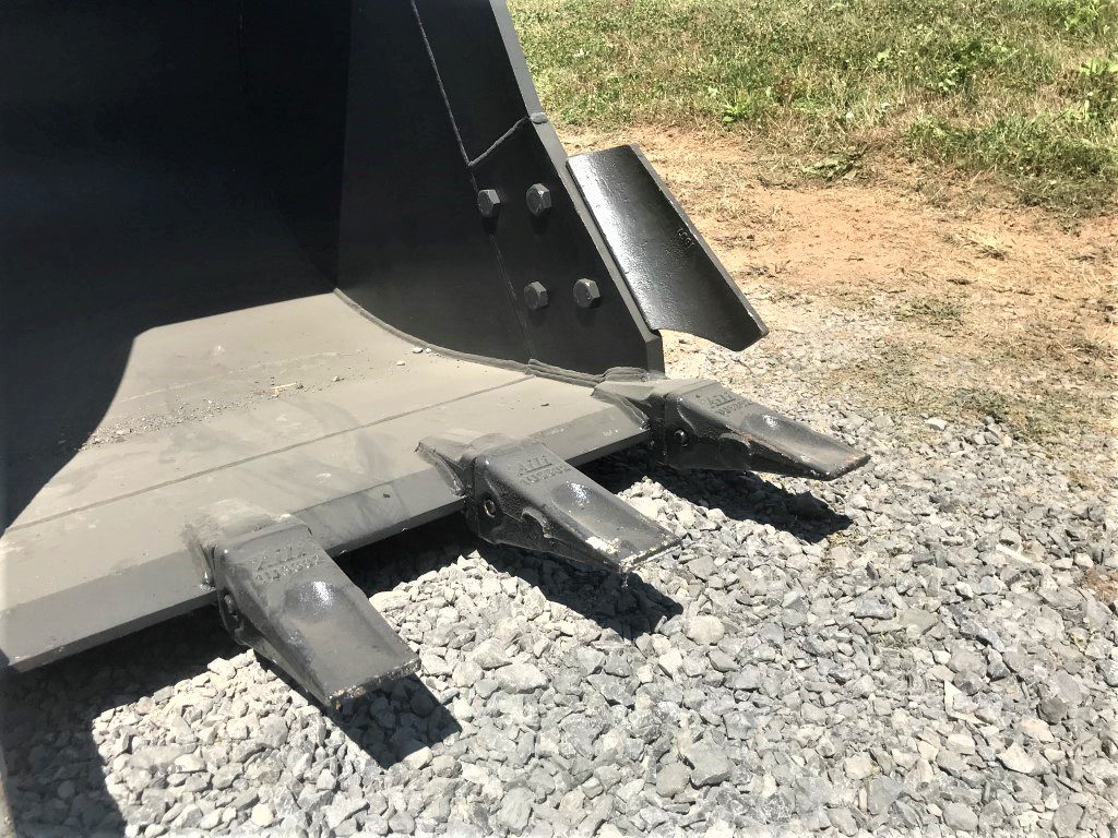 36'' HD Tooth Bucket for 220CL Excavator with 80mm pins - Image 9