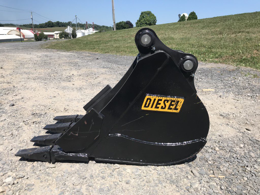 18" HD Tooth Bucket for 35CL Excavator with 40mm pins - Image 2