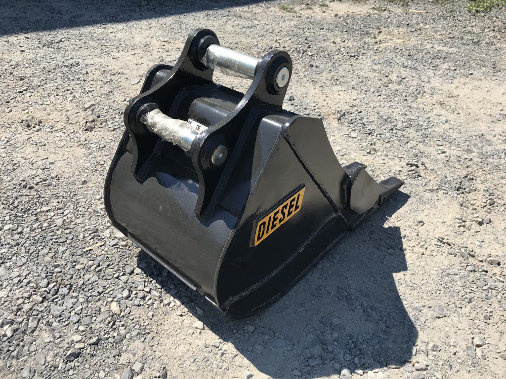 18" HD Tooth Bucket for 35CL Excavator with 40mm pins - Image 5