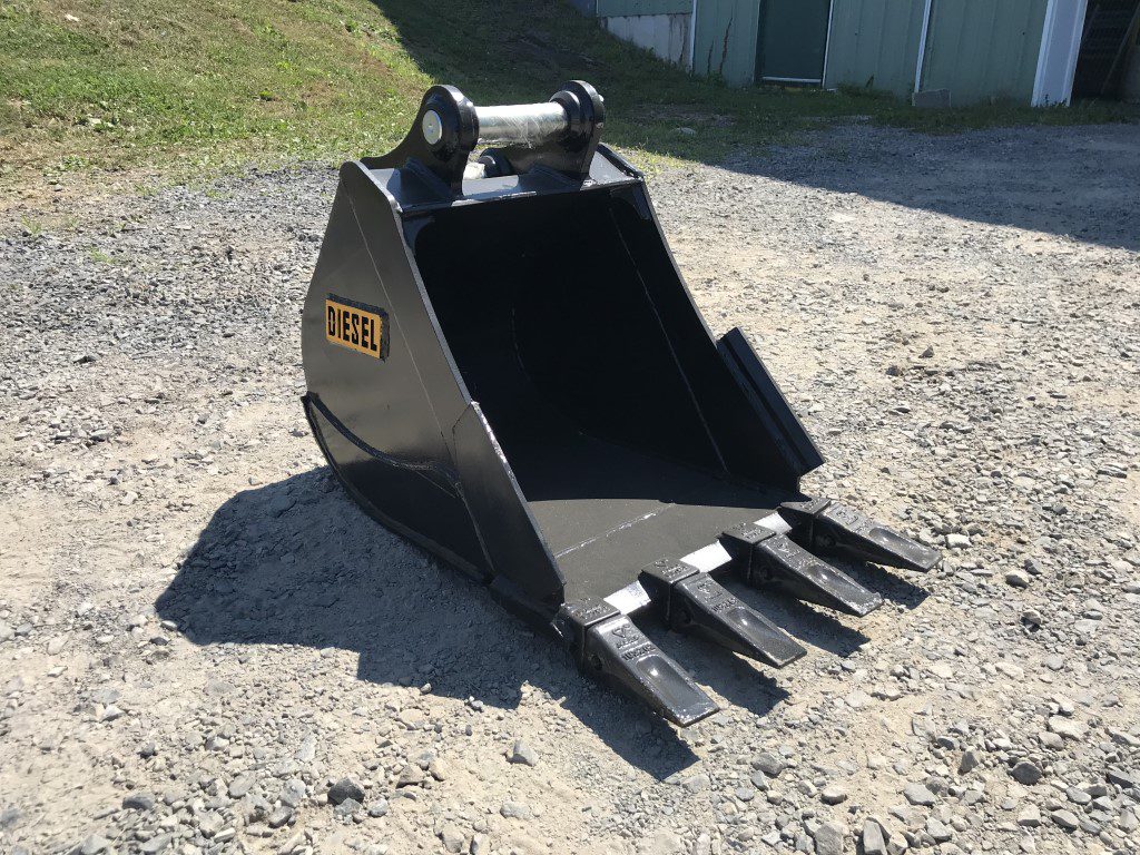 18" HD Tooth Bucket for 35CL Excavator with 40mm pins - Image 7