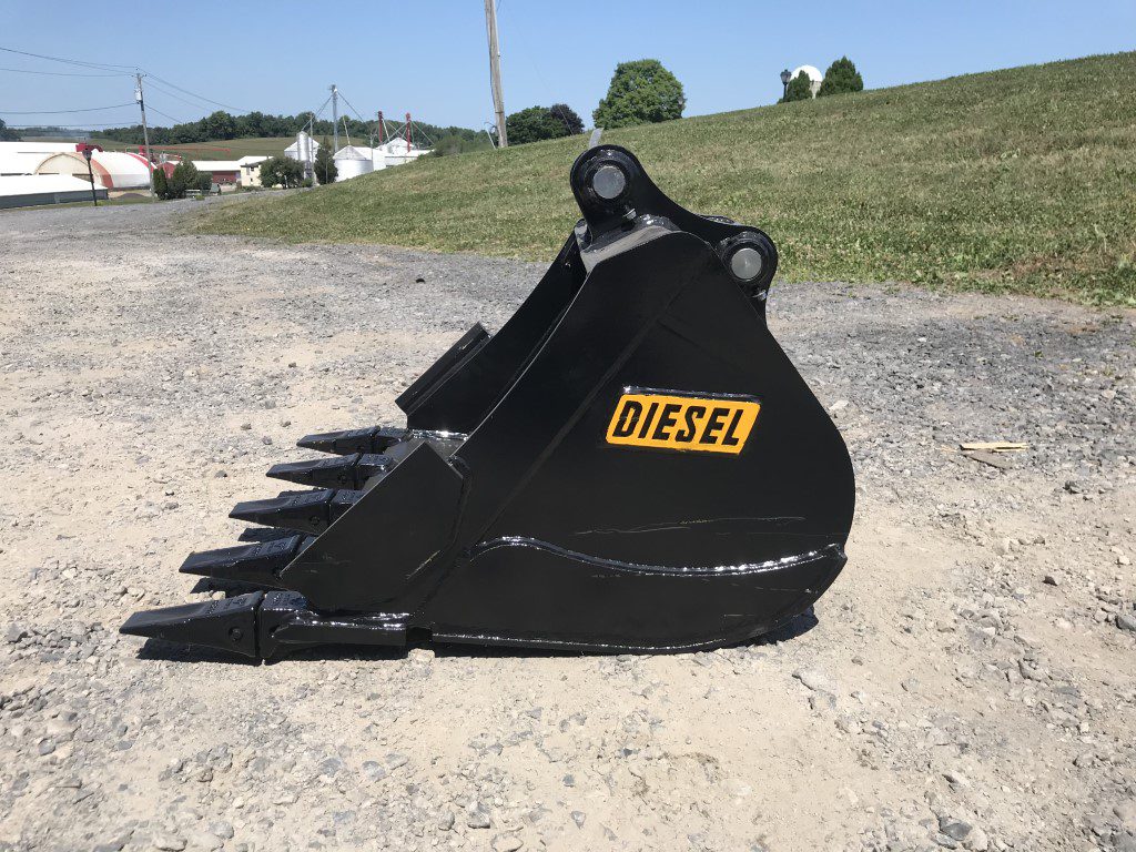 30" HD Tooth Bucket for 35CL Excavator with 40mm pins - Image 2
