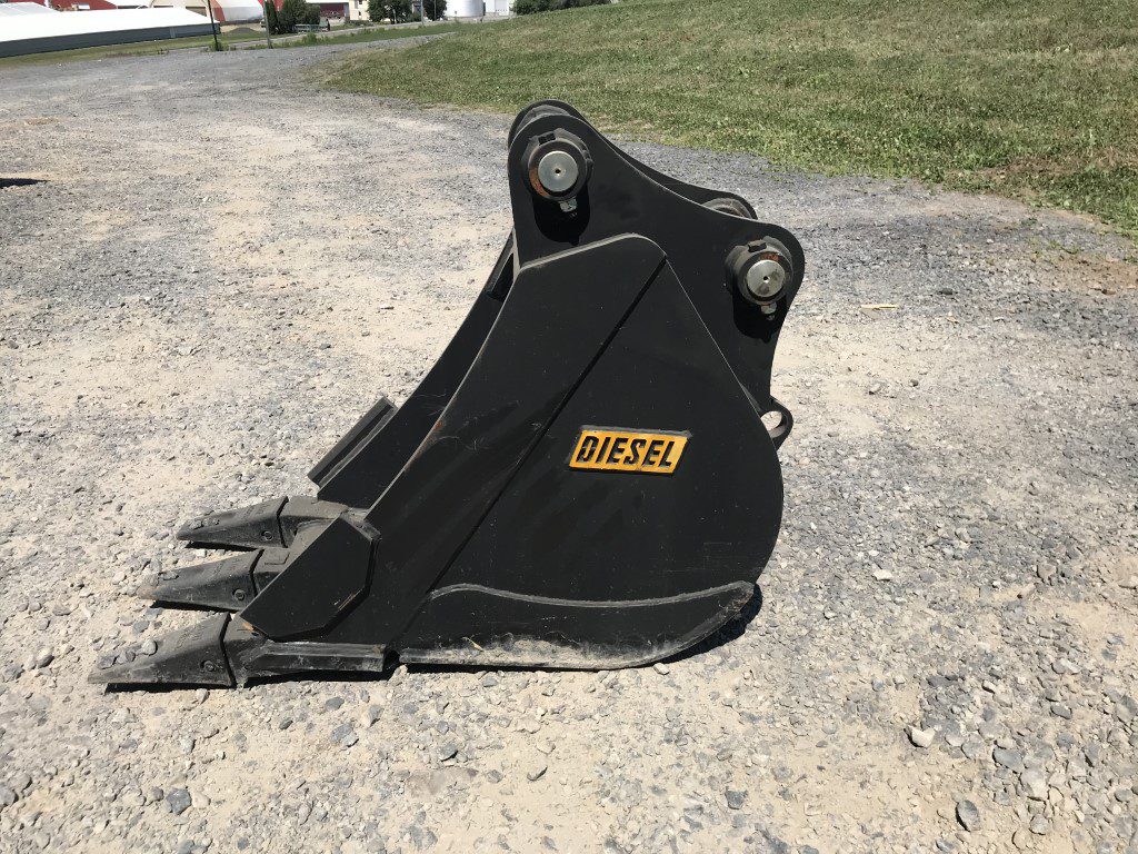 18'' HD Tooth Bucket for 80CL Excavator with 50mm pins - Image 2