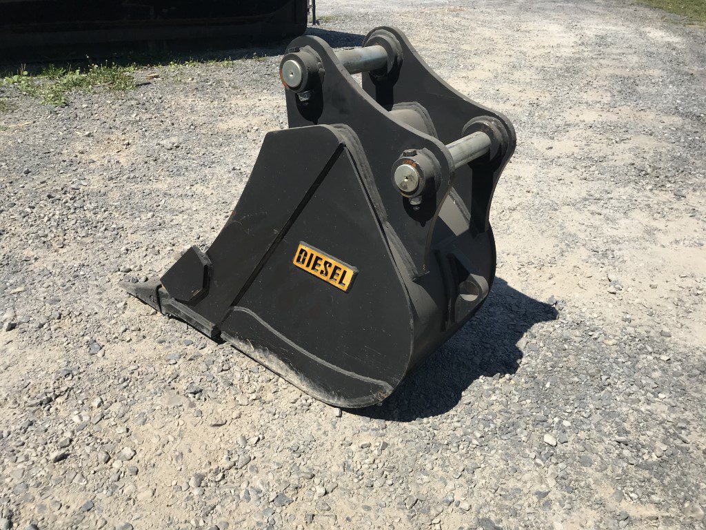 18'' HD Tooth Bucket for 80CL Excavator with 50mm pins - Image 3