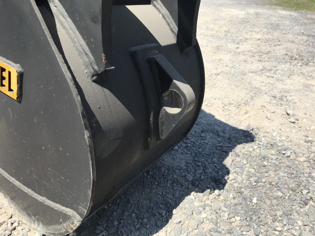 18'' HD Tooth Bucket for 80CL Excavator with 50mm pins - Image 5