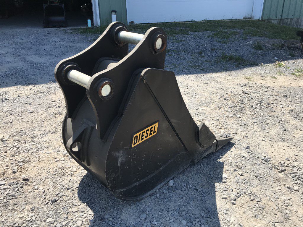 18'' HD Tooth Bucket for 80CL Excavator with 50mm pins - Image 6