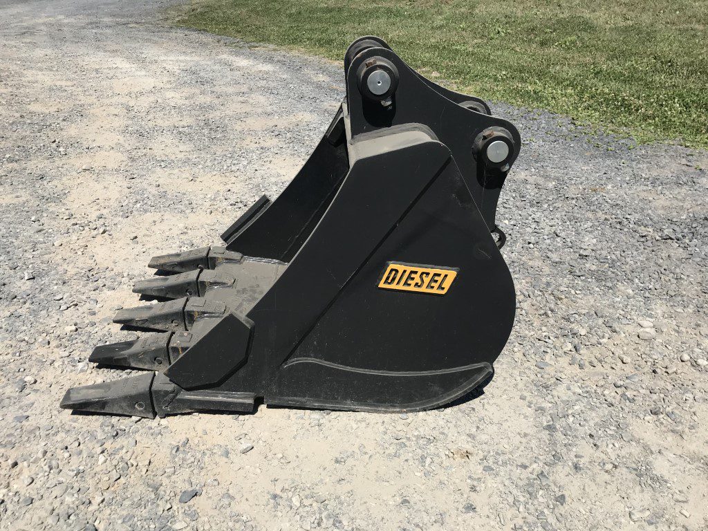 30'' HD Tooth Bucket for 80CL Excavator with 50mm pins - Image 3