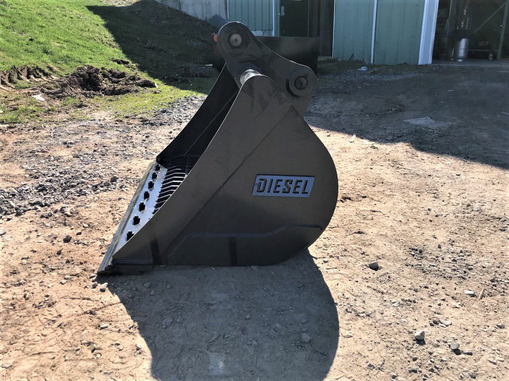 48" Screening Bucket BOCE for 80CL Excavator with 50mm pins - Image 3