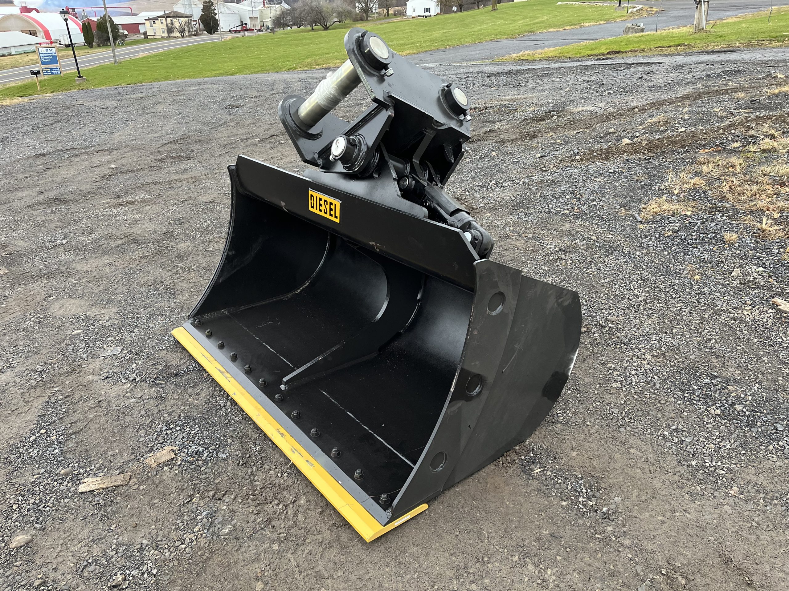 72" Tilt Ditch Bucket BOCE for 300CL Excavator with 90mm pins - Image 3