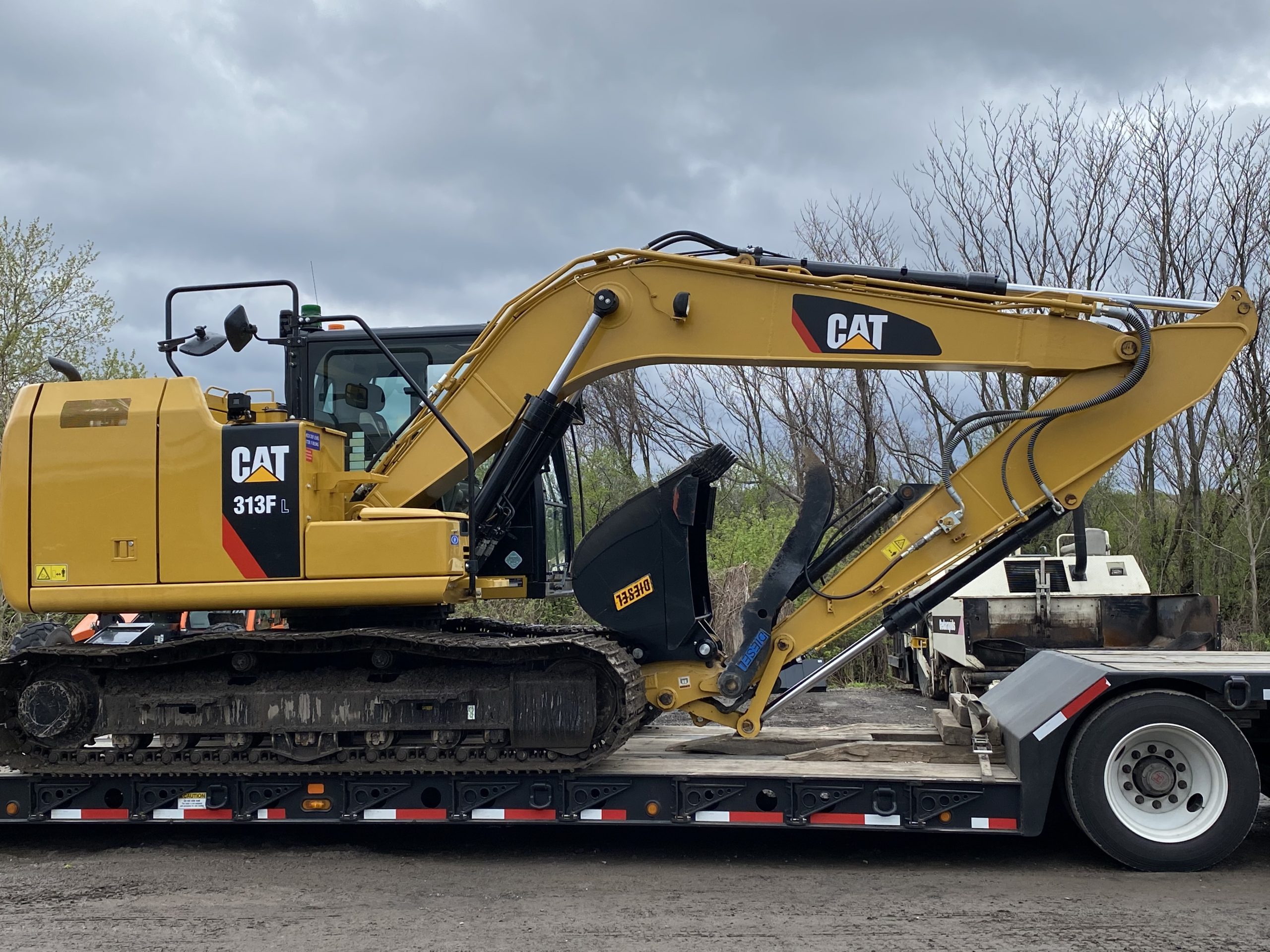 24'' HD Tooth Bucket for 140CL Excavator with 65mm pins - Image 10