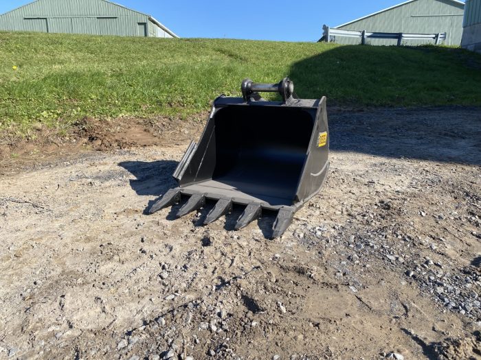 24" HD Tooth Bucket for 35CL Excavator with 40mm pins