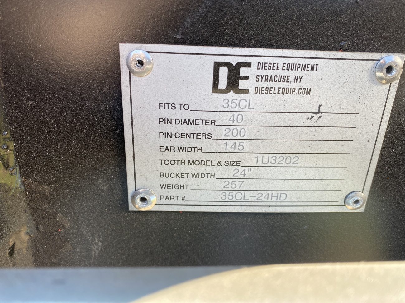 24" HD Tooth Bucket for 35CL Excavator with 40mm pins - Image 7