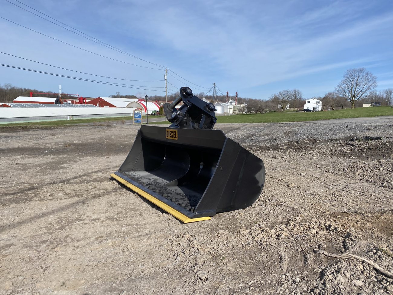72" Low Profile Hydraulic Tilt Bucket for 80CL Excavator - Image 3