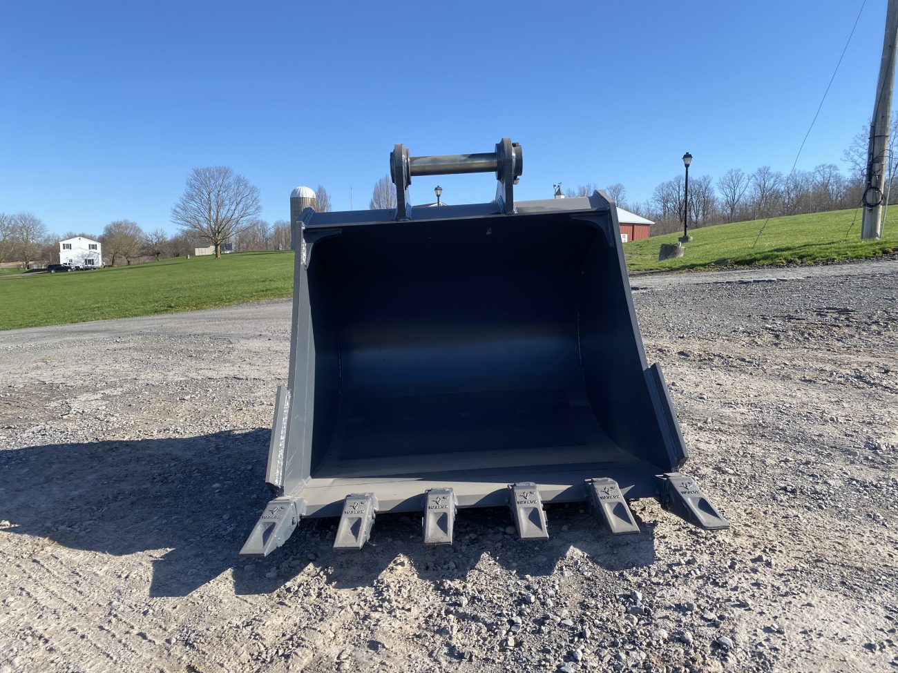 42'' HD Tooth Bucket for PC138 Excavator with 60mm pins - Image 6