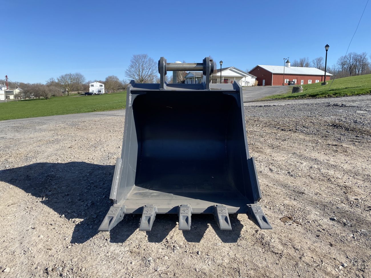 36'' HD Tooth Bucket for PC138 Excavator with 60mm pins - Image 6