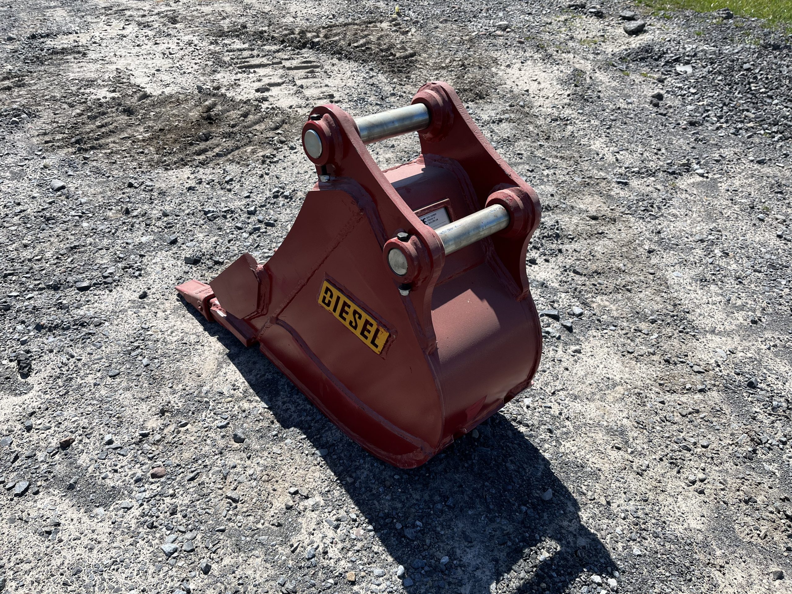 12" VIO35 Heavy Duty Dig Tooth Bucket with 38mm pins - Image 4