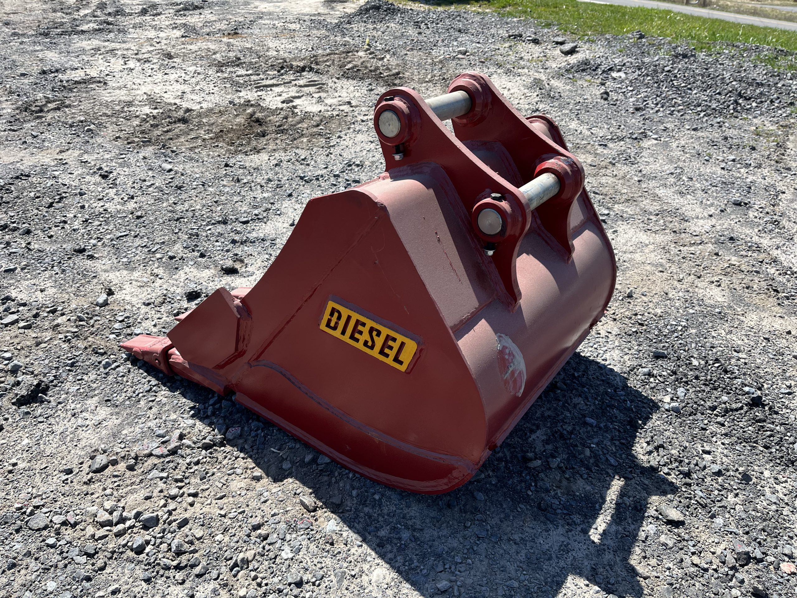 24" VIO35 Heavy Duty Dig Tooth Bucket with 38mm pins - Image 3