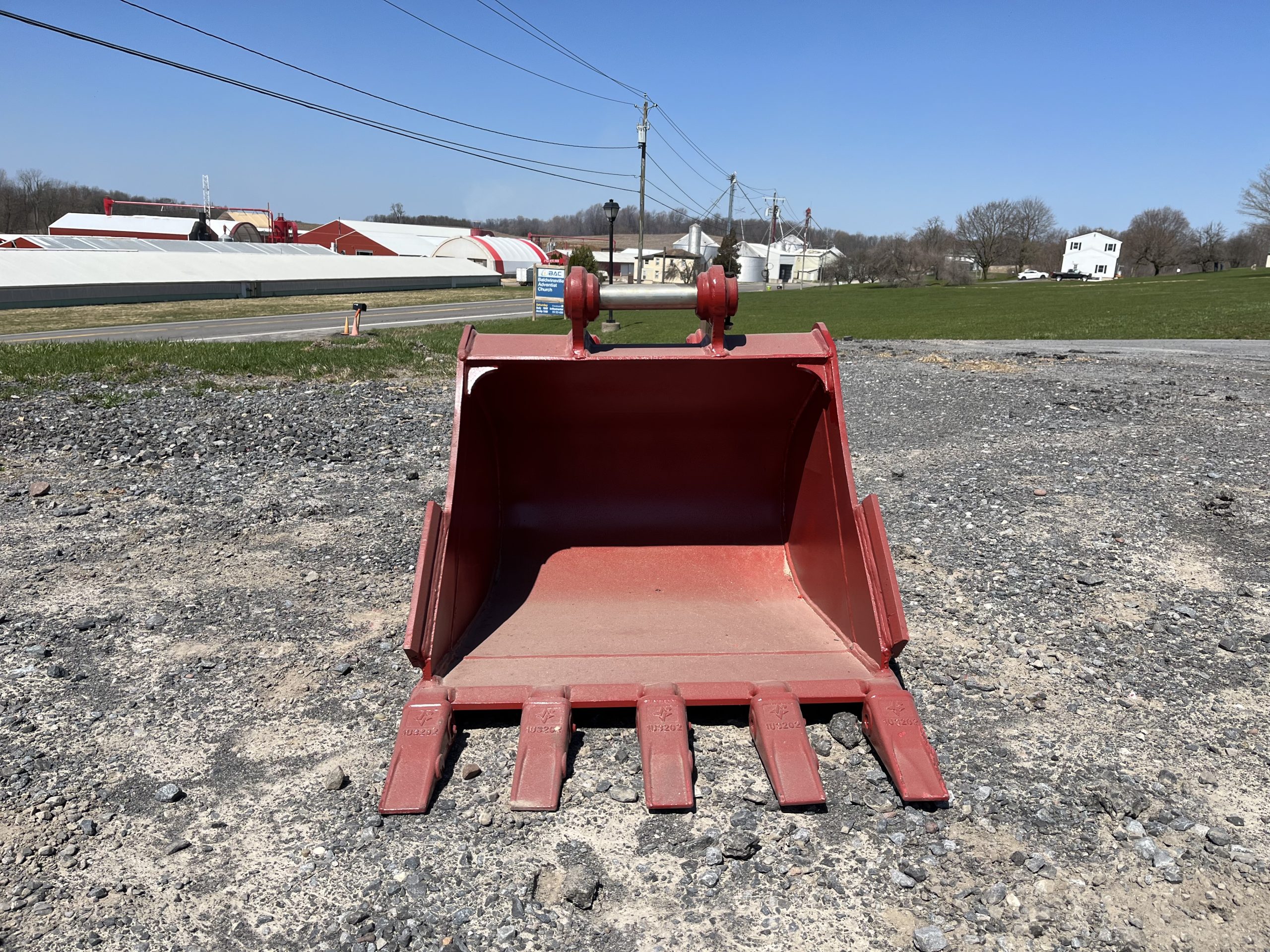 24" VIO35 Heavy Duty Dig Tooth Bucket with 38mm pins - Image 7