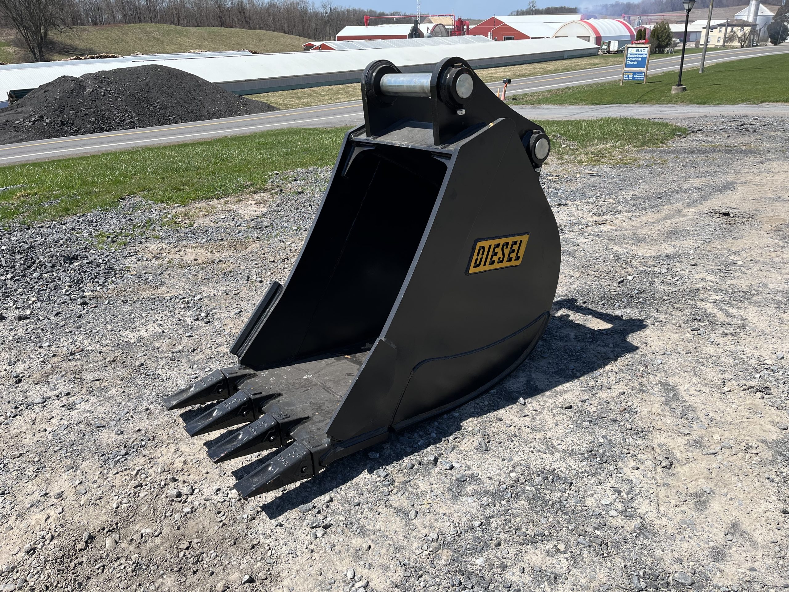 24'' HD Tooth Bucket for 140CL Excavator with 65mm pins