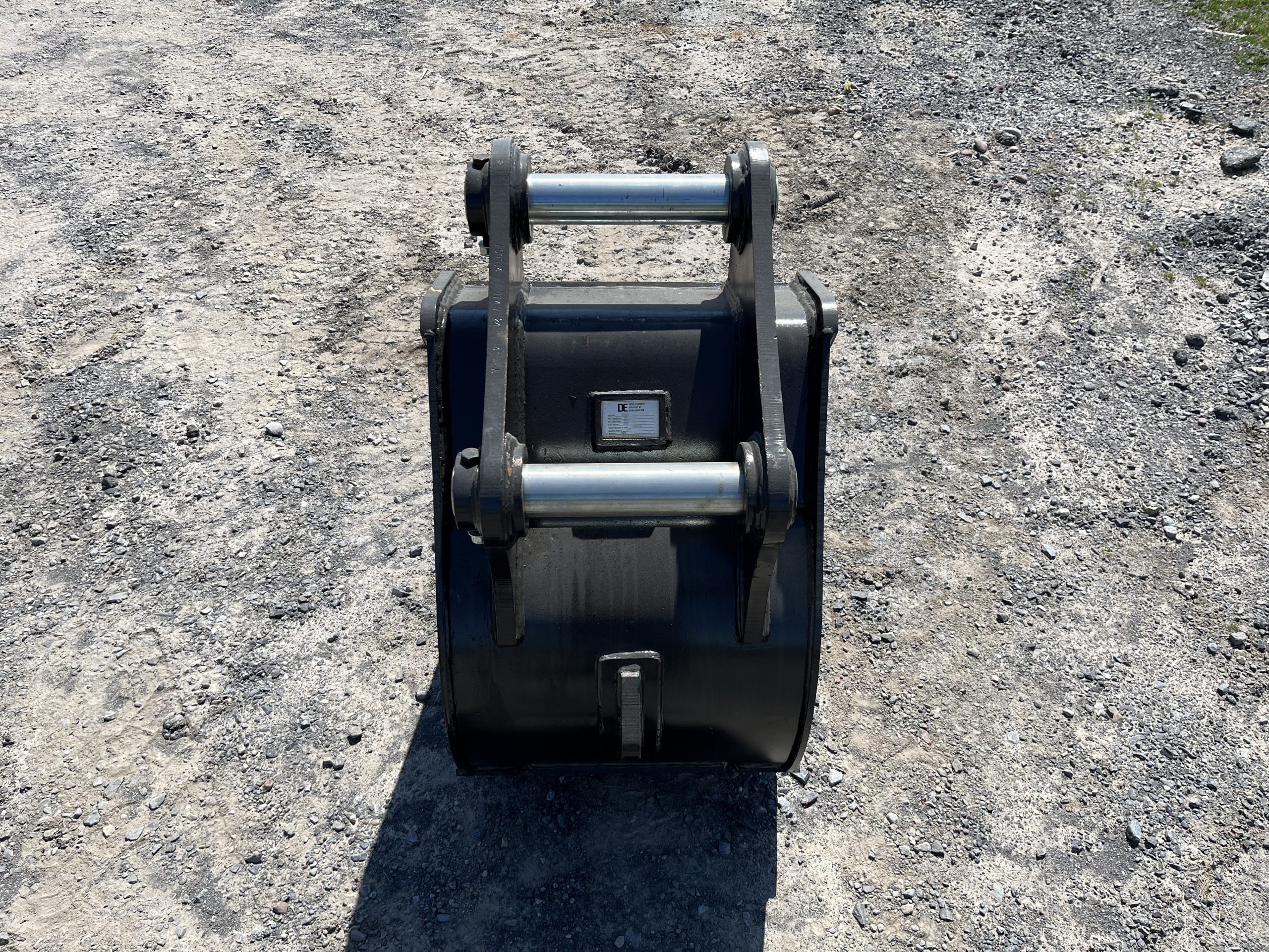 24'' HD Tooth Bucket for 140CL Excavator with 65mm pins - Image 5