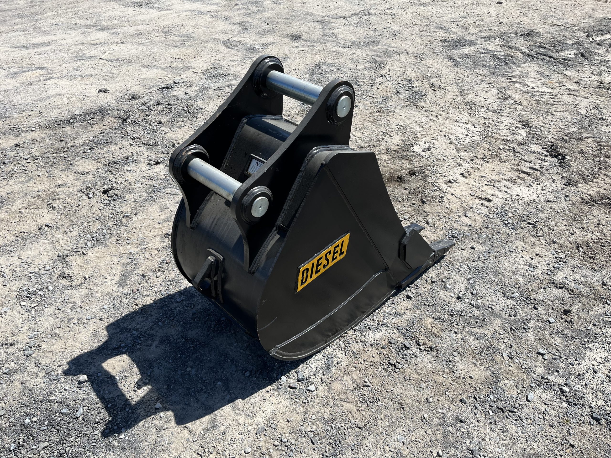 24'' HD Tooth Bucket for 140CL Excavator with 65mm pins - Image 6