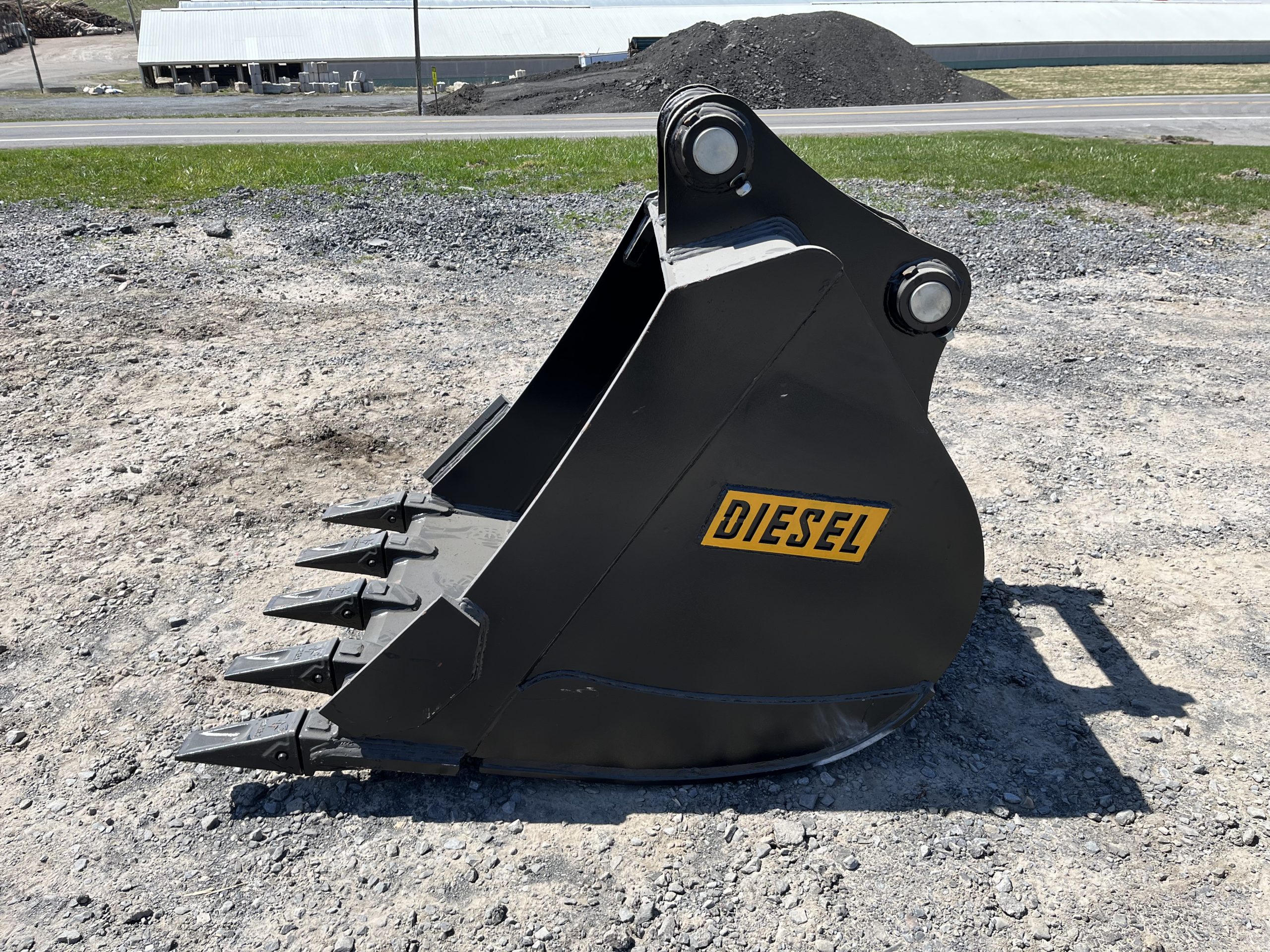 36'' HD Tooth Bucket for 140CL Excavator with 65mm pins - Image 3