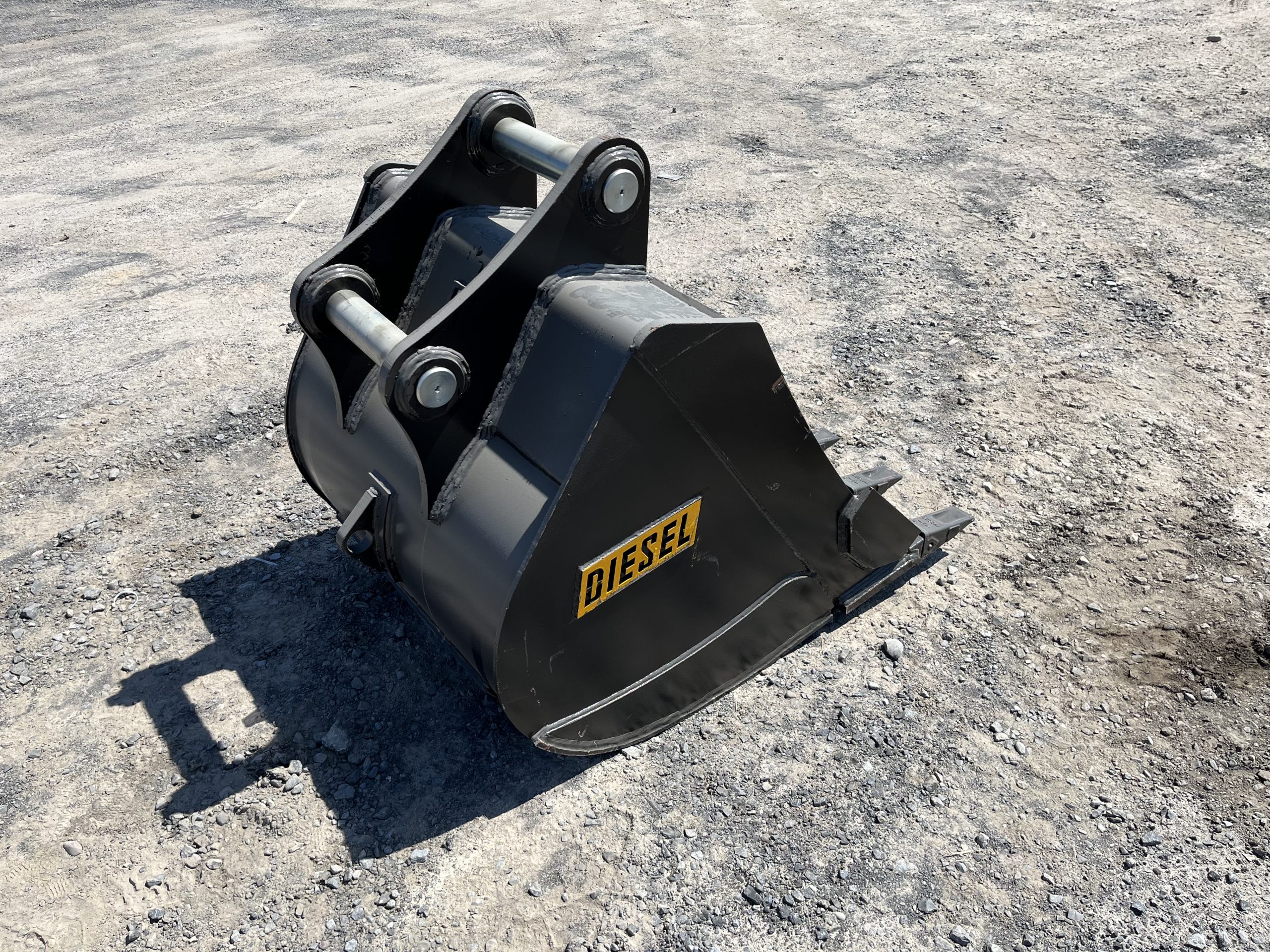 36'' HD Tooth Bucket for 140CL Excavator with 65mm pins - Image 6