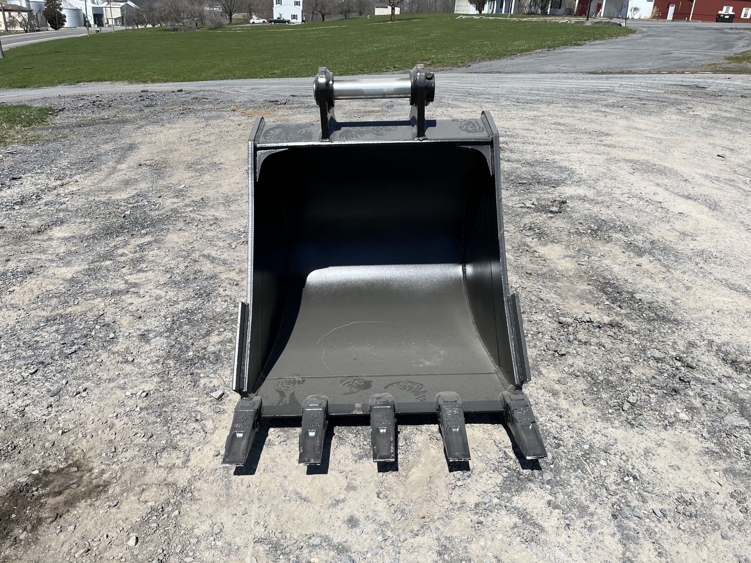 36'' HD Tooth Bucket for 140CL Excavator with 65mm pins - Image 8