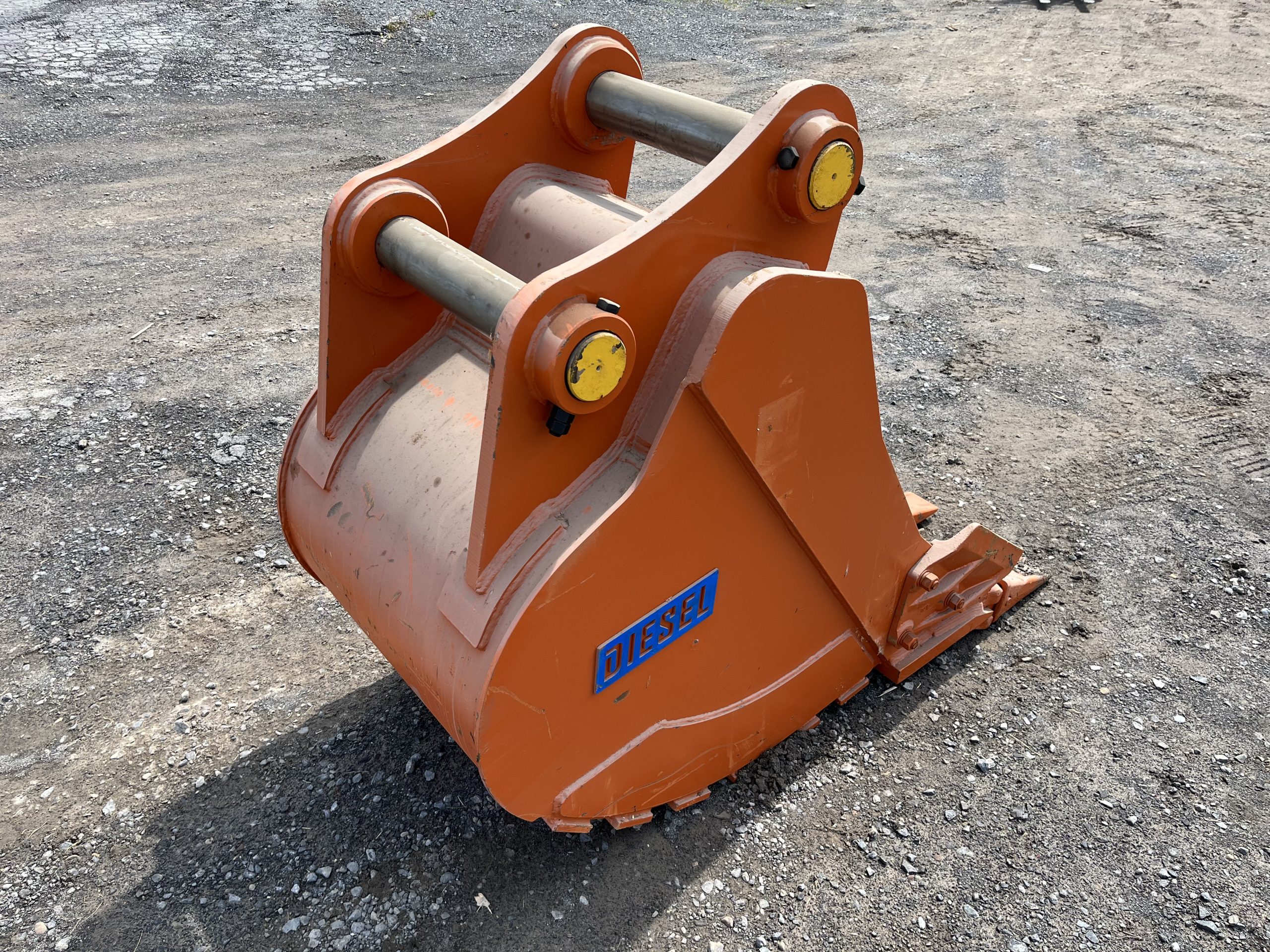36'' HD Tooth Bucket for ZX350 Excavator with 100mm pins - Image 6