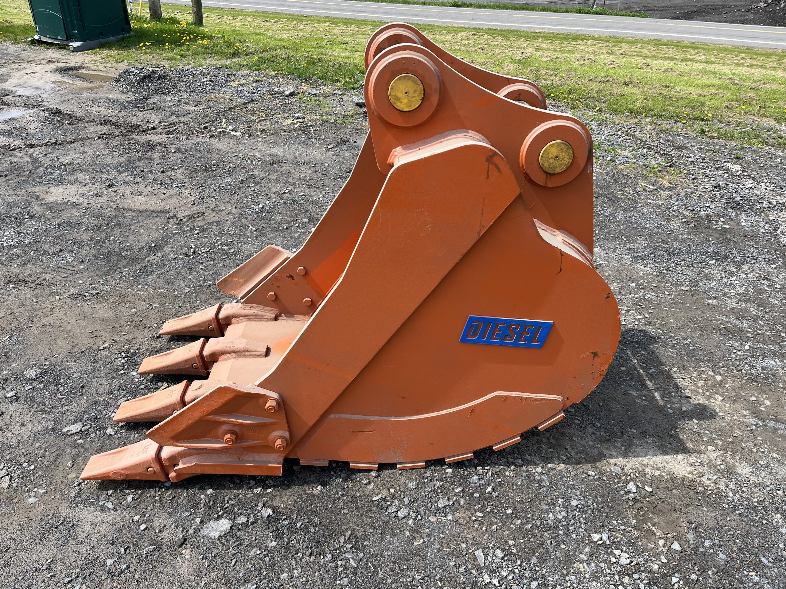 42'' HD Tooth Bucket for ZX350 Excavator with 100mm pins - Image 2