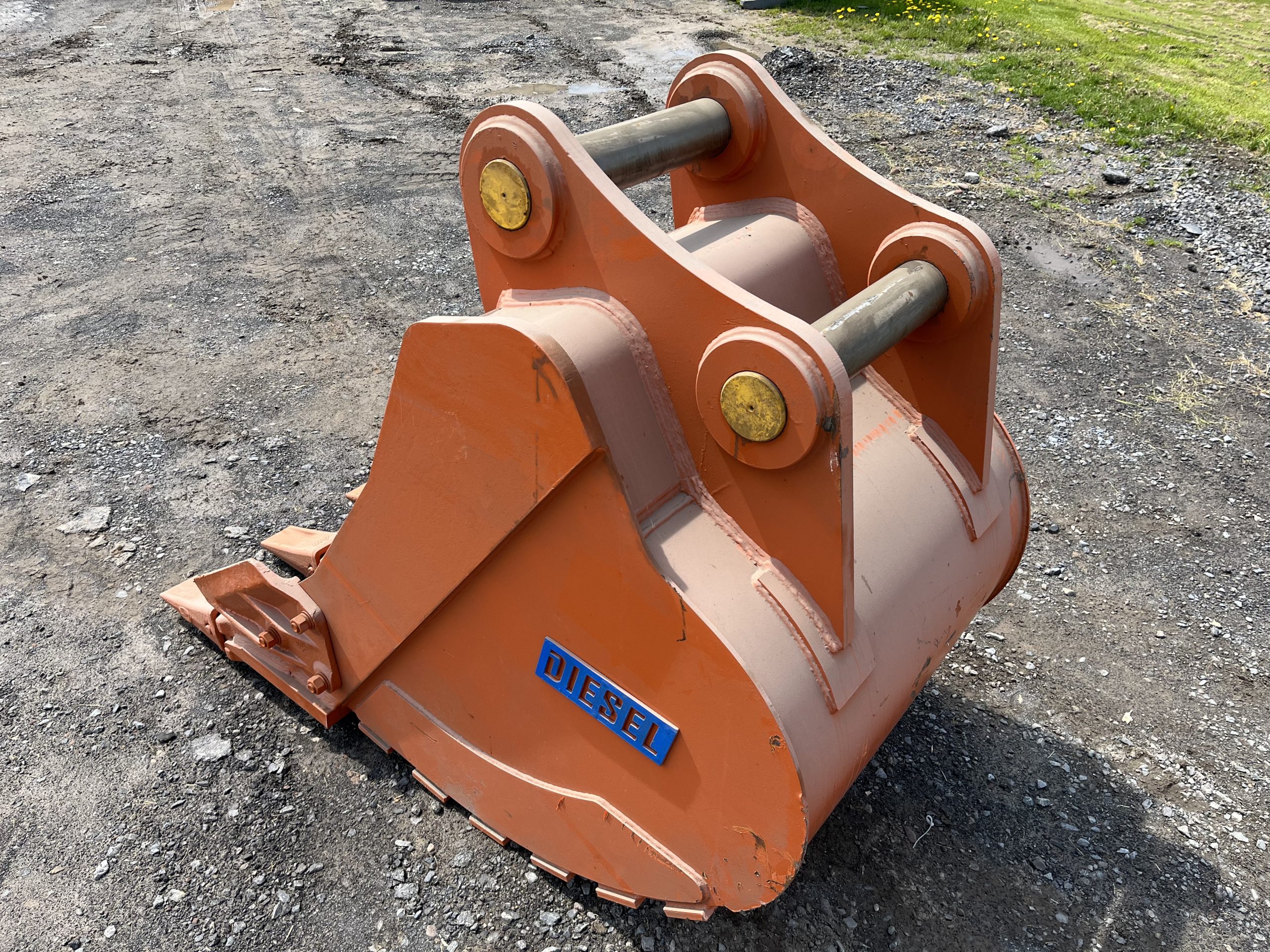 42'' HD Tooth Bucket for ZX350 Excavator with 100mm pins - Image 3