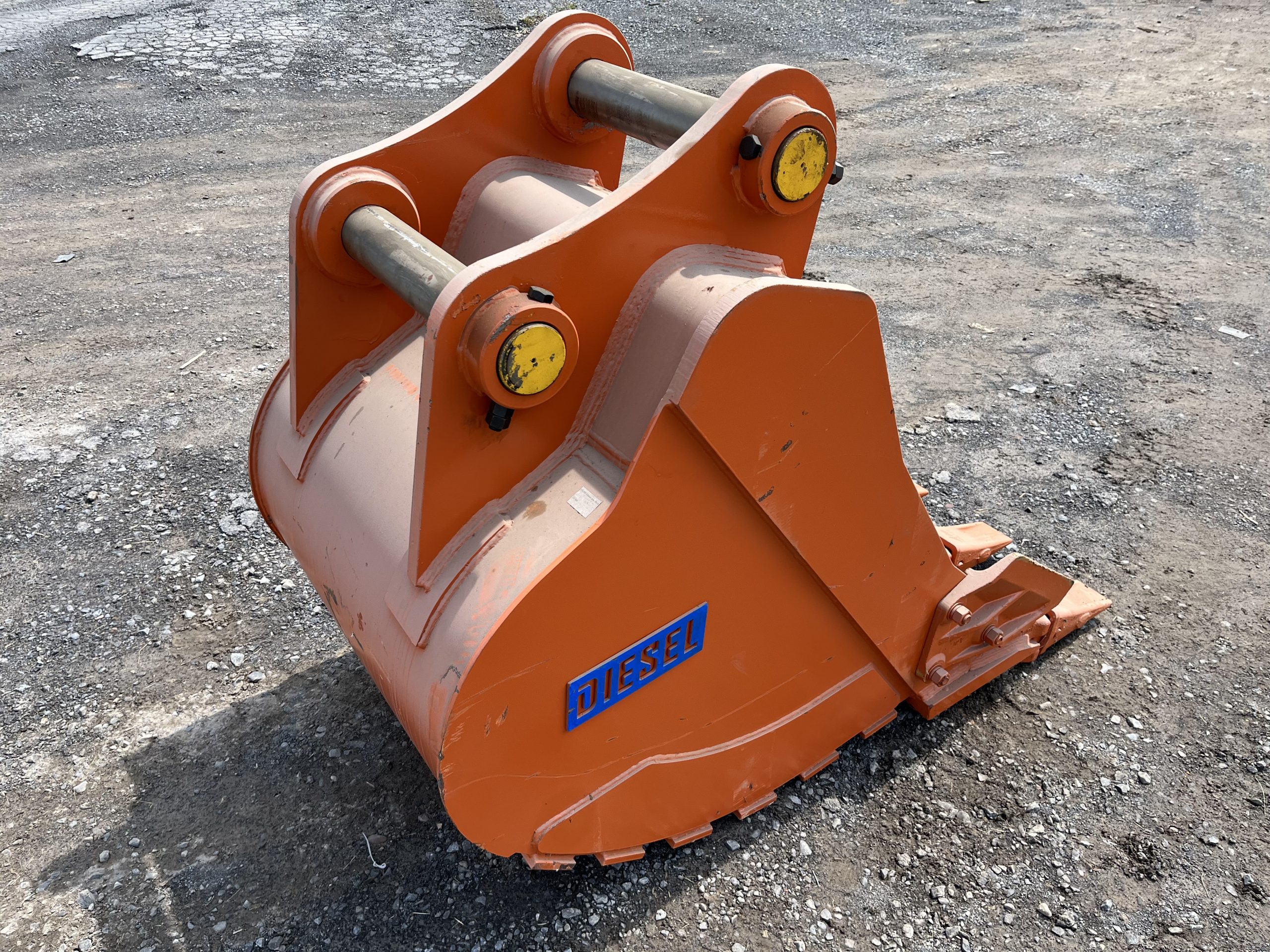 42'' HD Tooth Bucket for ZX350 Excavator with 100mm pins - Image 5