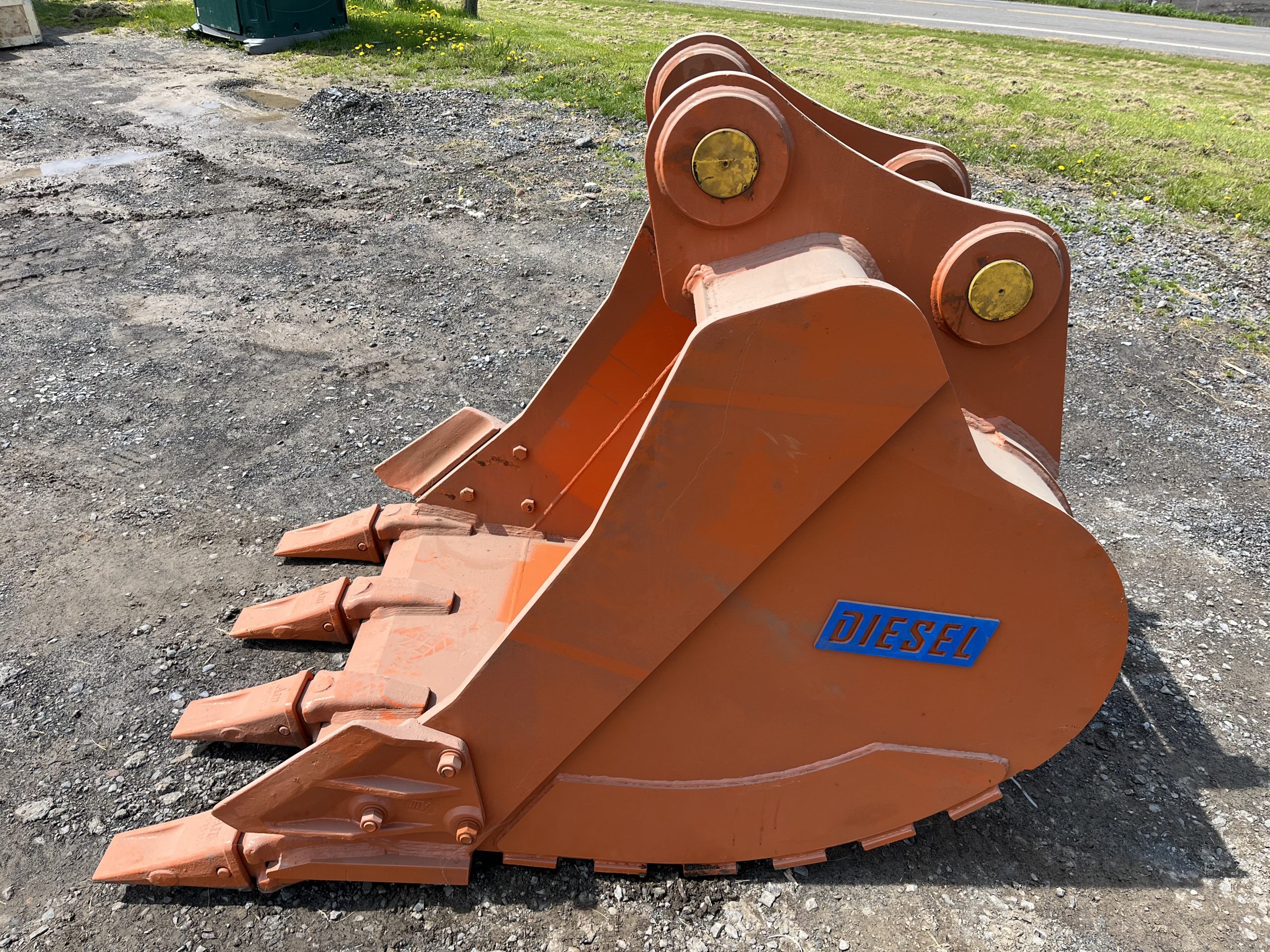 48'' HD Tooth Bucket for ZX350 Excavator with 100mm pins - Image 3