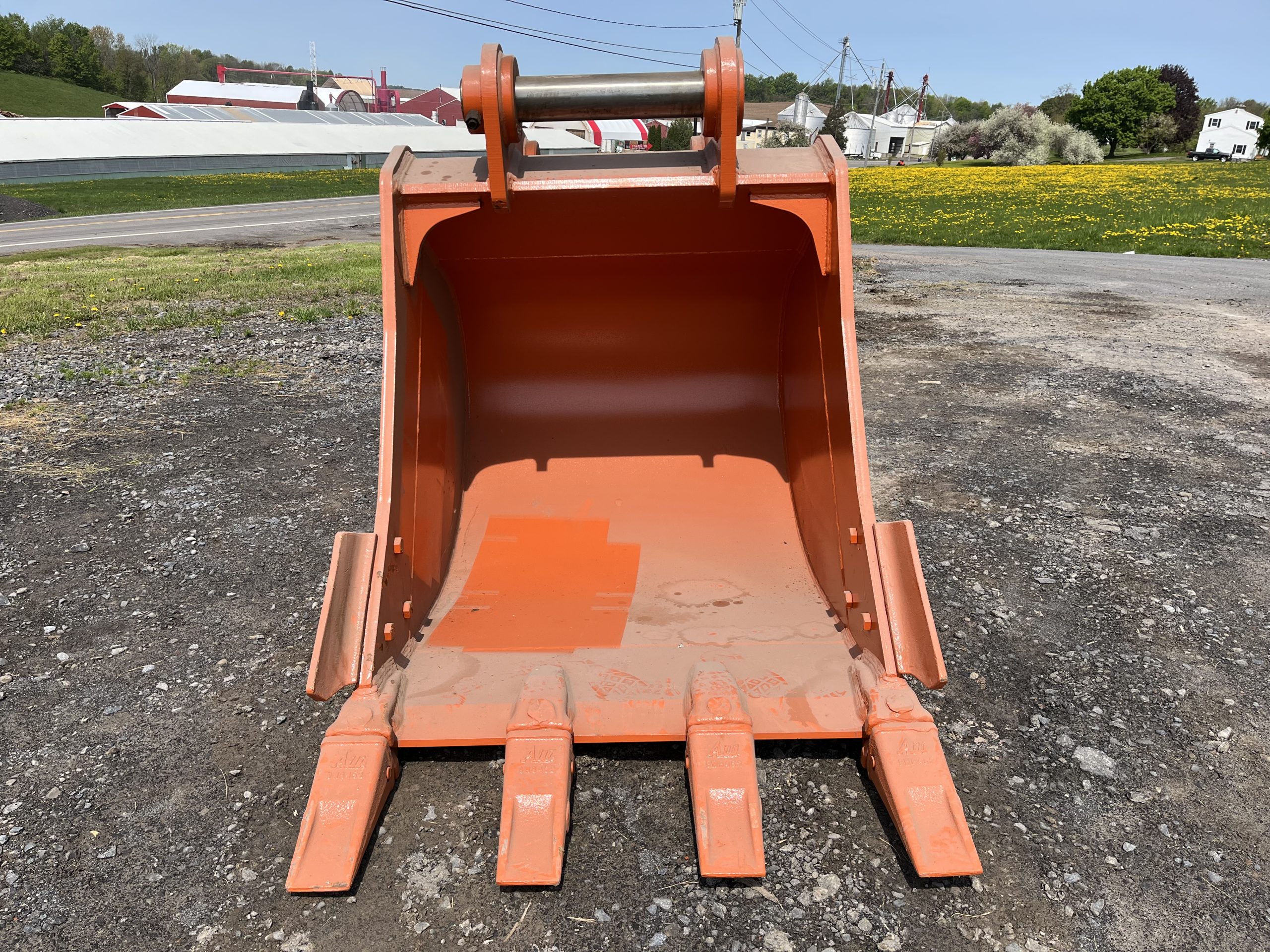 48'' HD Tooth Bucket for ZX350 Excavator with 100mm pins - Image 8