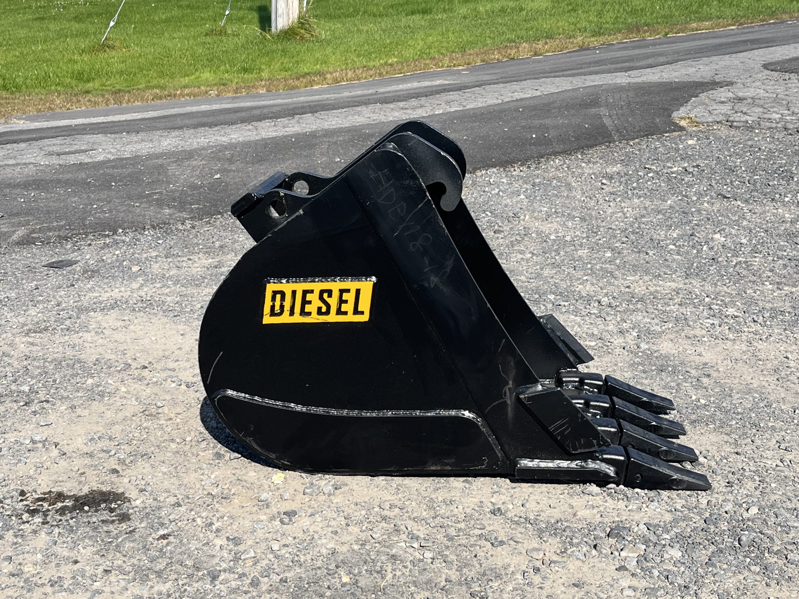 18" HD Tooth Bucket For Bobcat E45/E50 MX4 - Image 3