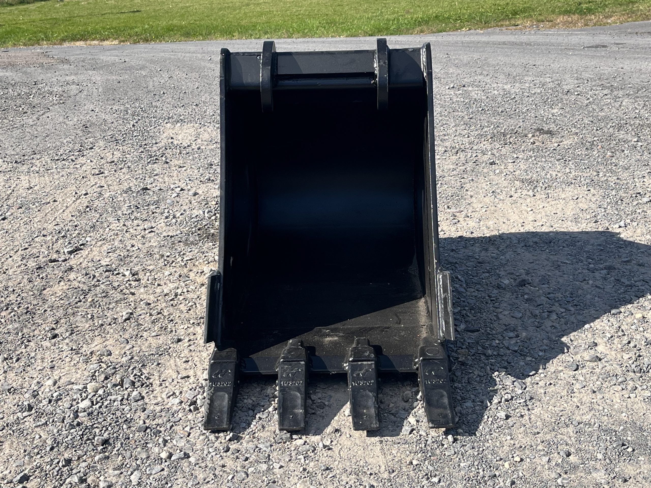 18" HD Tooth Bucket For Bobcat E45/E50 MX4 - Image 8