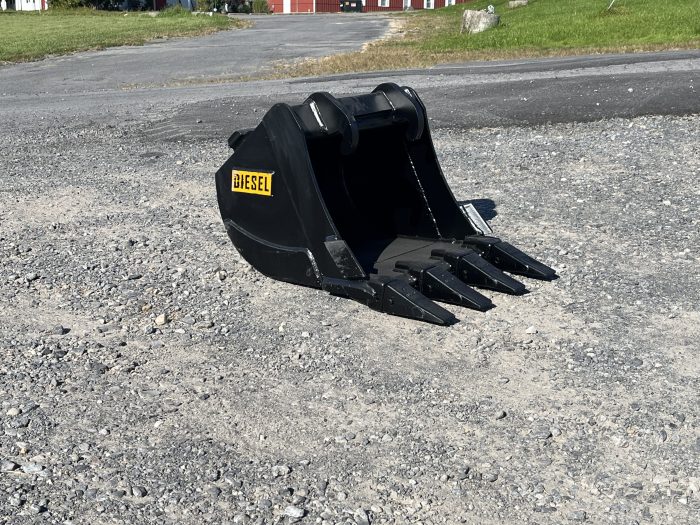 18" HD Tooth Bucket For Bobcat E35/MX3