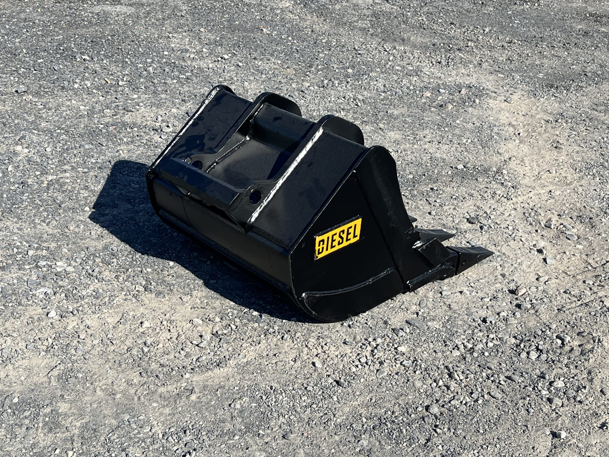 24" HD Tooth Bucket For Bobcat E35/MX3 - Image 4