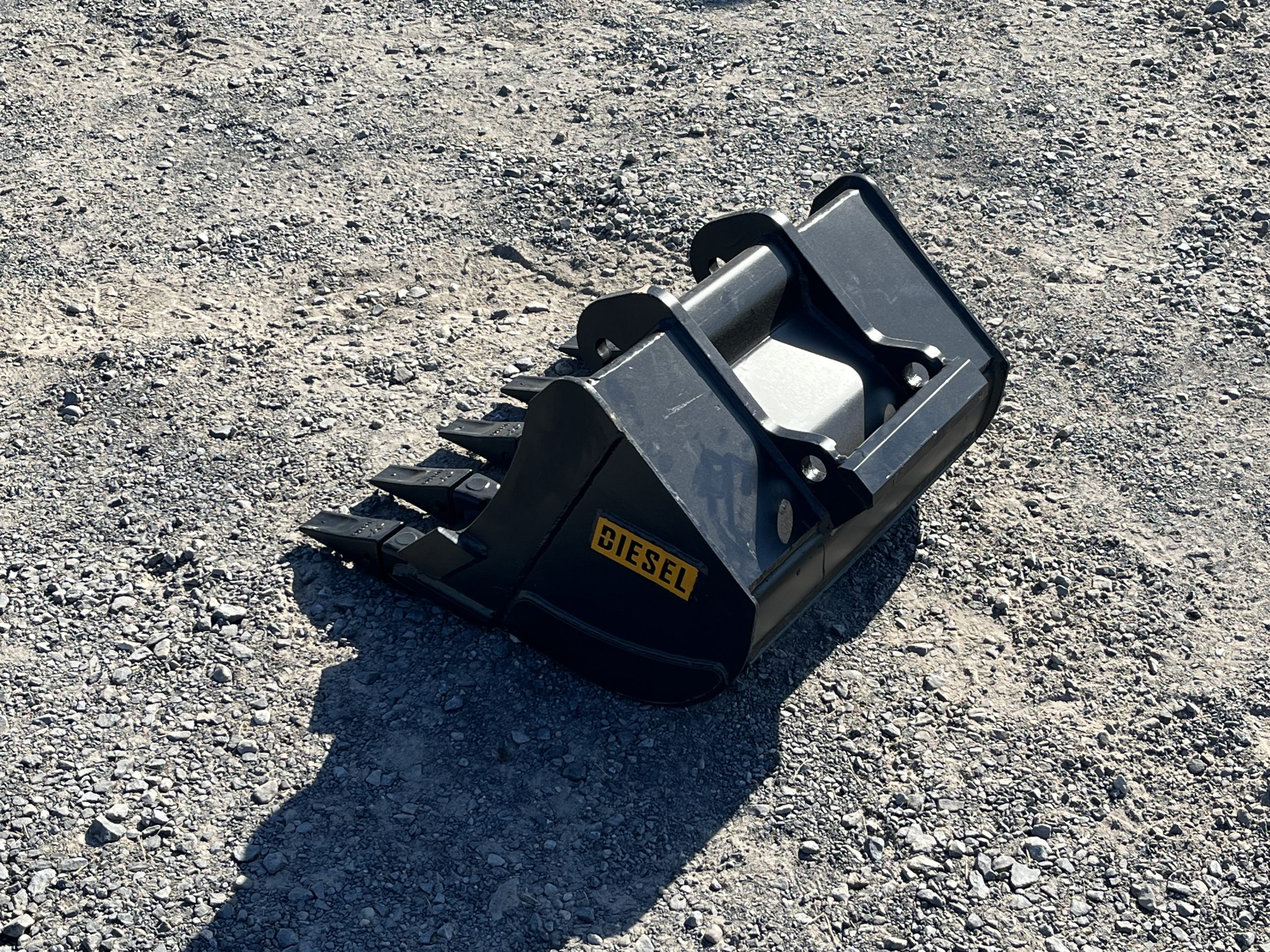 24" HD Tooth Bucket For Bobcat E35/MX3 - Image 6